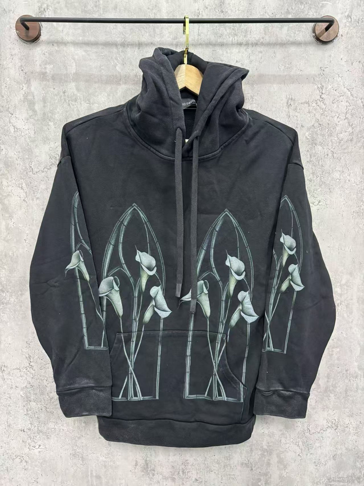 WHO DECIDES WAR Gothic Lily Graphic Hoodie Black Unisex Oversized Streetwear Pullover Sweatshirt
