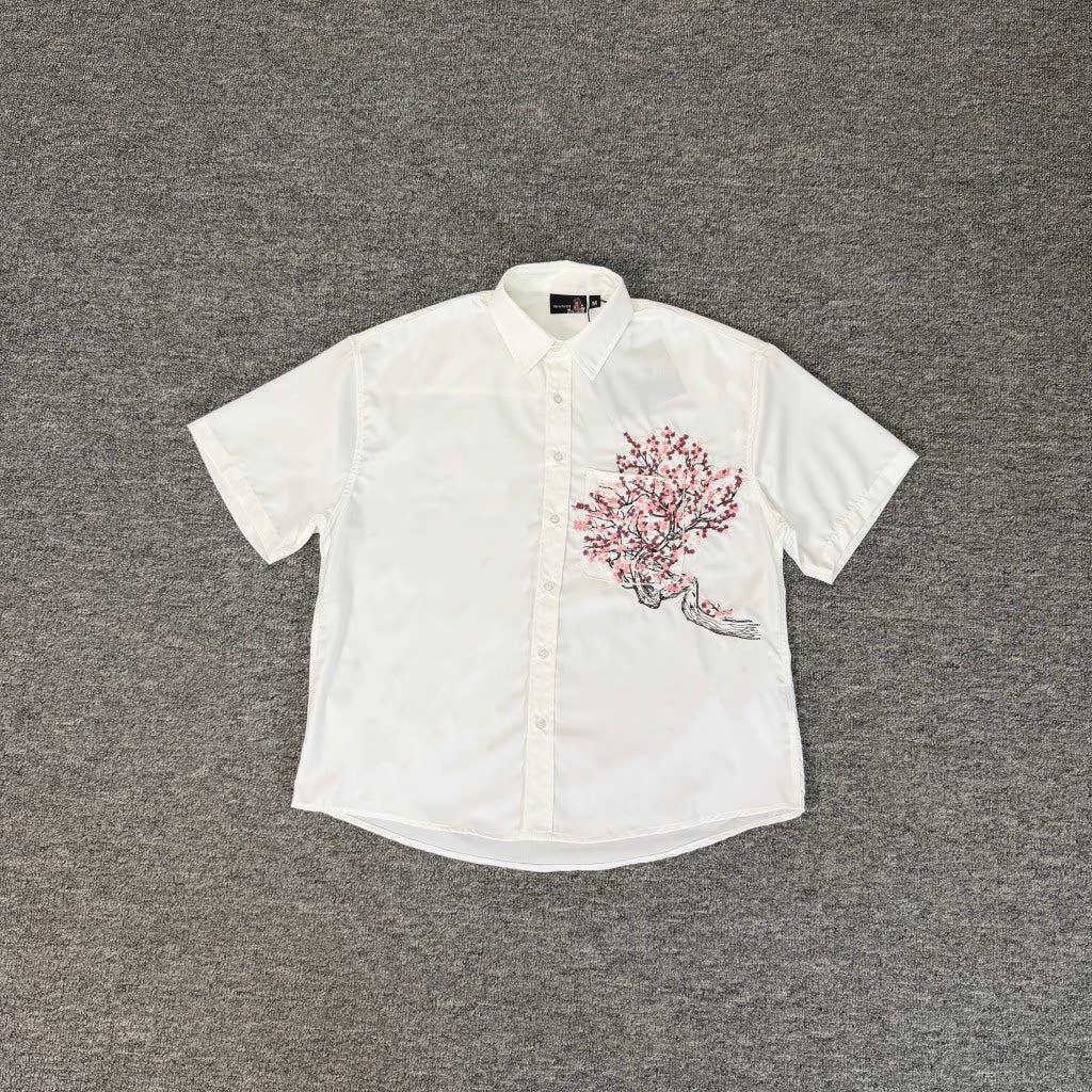 Derschutze high-street heavy-duty floral embroidered short-sleeved shirt, unisex collared trendy and versatile top.
