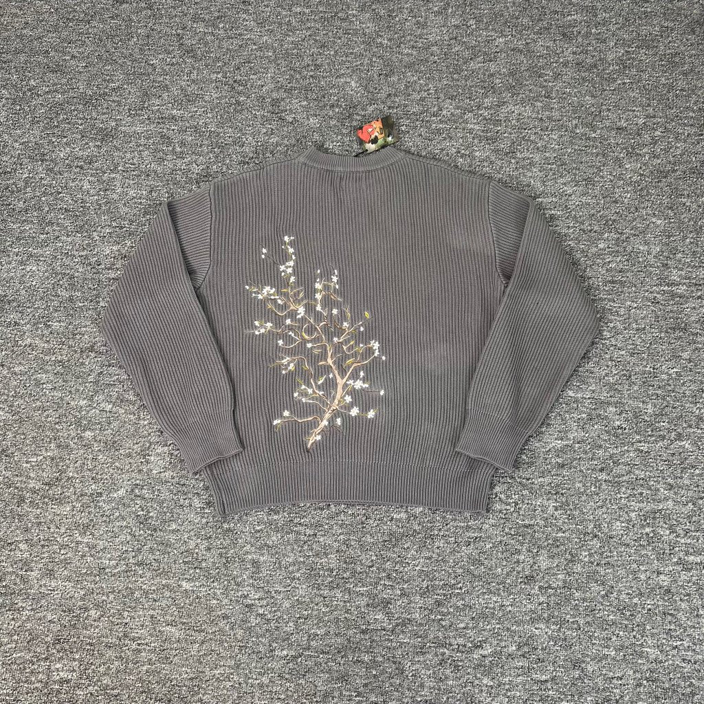 Derschutze blossm knit floral embroidered crew neck sweater, unisex loose casual sweater, trendy style.