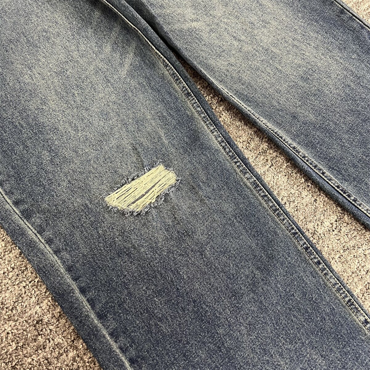 Derchutze niche retro ripped jeans for men and women, high street style, vibe embroidered loose silhouette casual trousers.