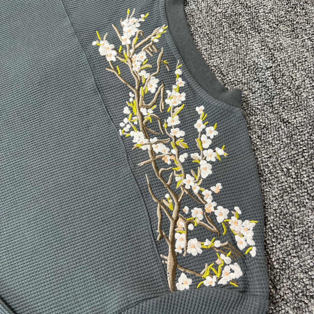 derschutze floral embroidered waffle knit long-sleeved T-shirt, autumn round neck casual base layer.