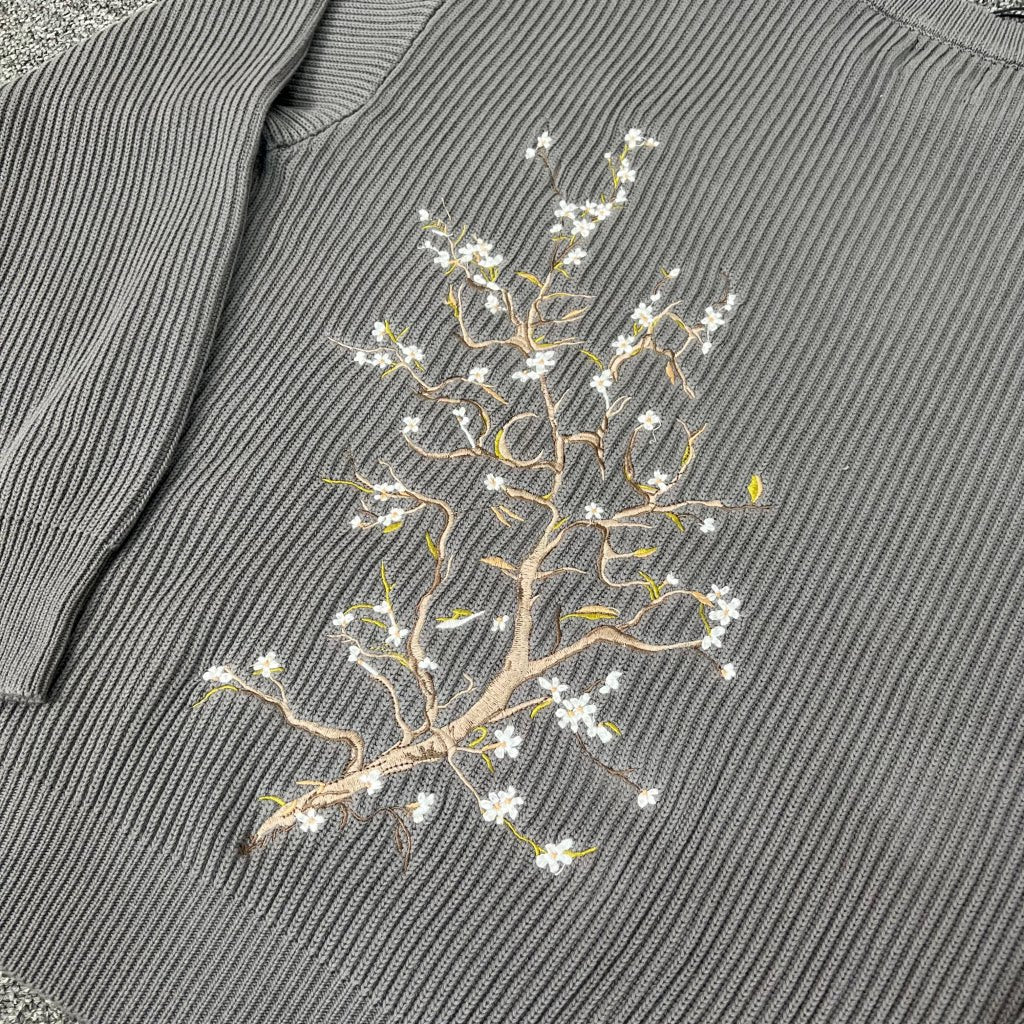 Derschutze blossm knit floral embroidered crew neck sweater, unisex loose casual sweater, trendy style.